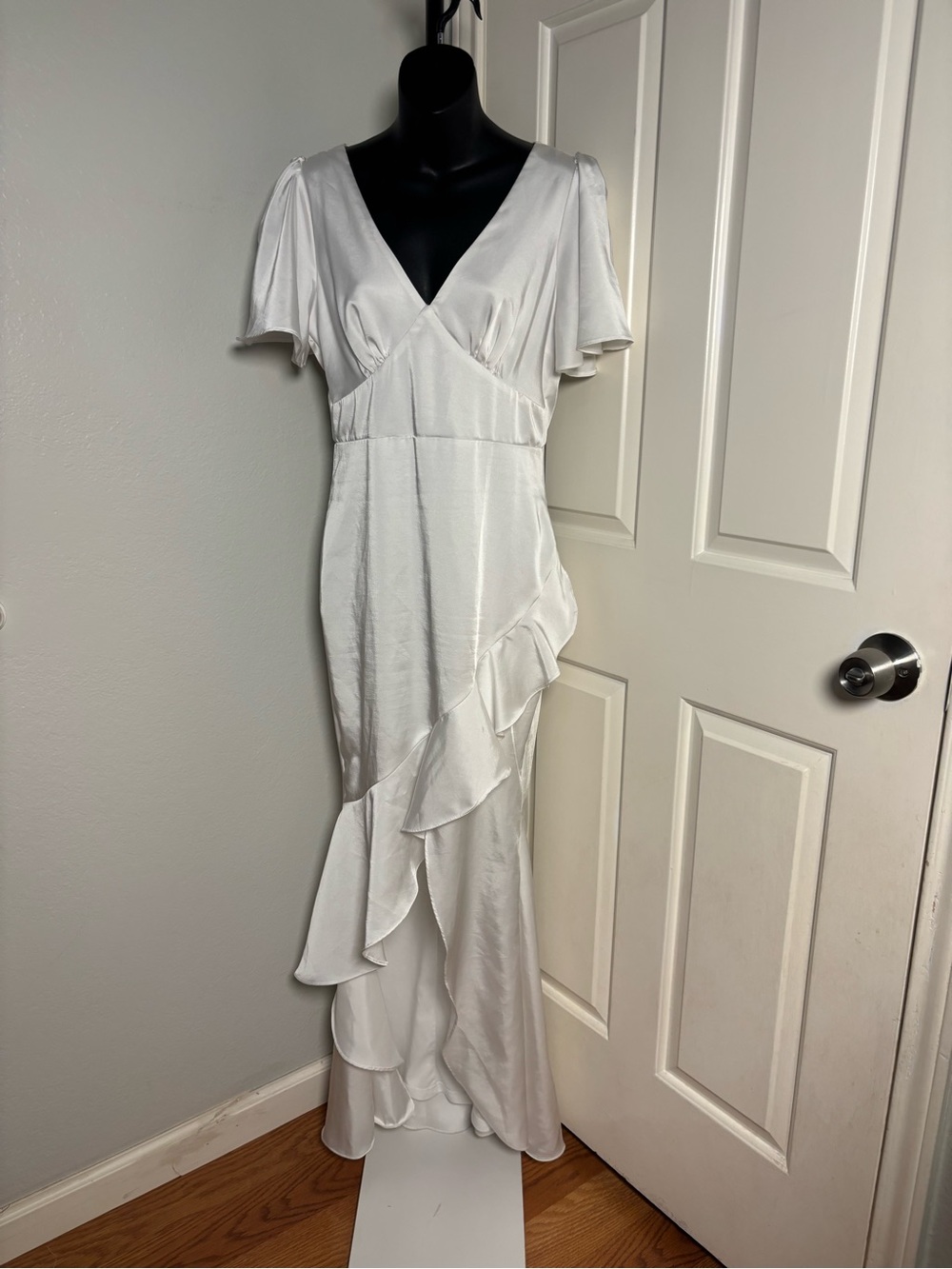 Eternal Bond White Satin Ruffled Flutter Sleeve - Picture 6 of 12